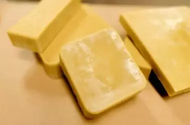 Innovación Española: Bioplástico de Celulosa y Cera de Abejas para Envases Sostenibles