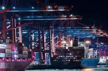 España Lidera la Descarbonización Portuaria con Estrategia de Electrificación