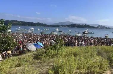 Degradación Ambiental en El Puntal: La Playa Protegida Sucumbe a las Aglomeraciones