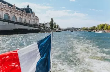 Si vas a París puedes zambullirte en el Sena por primera vez en 102 años