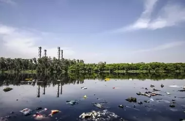 La Batalla por el Agua: Avances Tecnológicos y Estrategias Globales contra la Contaminación Hídrica