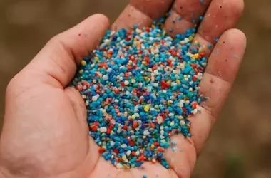Microplásticos: una amenaza invisible para la salud humana y la vida marina