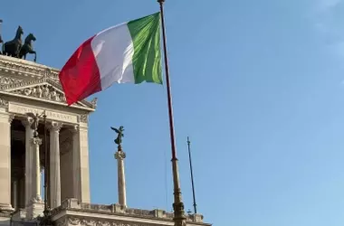 Un Impulso Eléctrico en Italia: Incentivos Públicos Disparan la Cuota de Vehículos Eléctricos al 12.2% en Noviembre