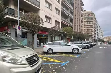 Pamplona Revierte su Decisión: Estacionamiento Gratuito para Vehículos Eléctricos se Mantiene