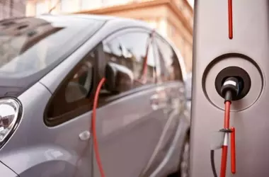 La Red de Recarga Pública para Vehículos Eléctricos en España Alcanza un Hito Histórico en 2025