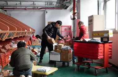 Europa Frena la Ola de Compras Baratas Chinas con Implicaciones Ambientales y Económicas