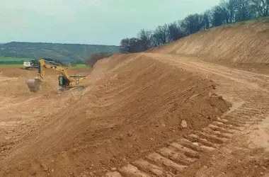 Organización Ecologistas en Acción denuncian la construcción de una granja porcina en el monte quemado de Abiego