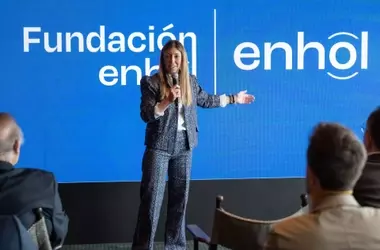 La Visi￳n Vanguardista de Natalia Oliver: Más Allá del Balance Económico Empresarial