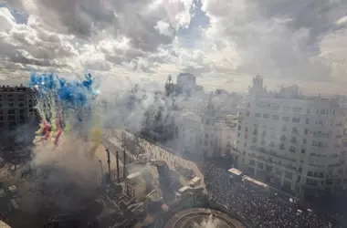 Las Fallas de Valencia Generan 8.000 Toneladas de Residuos Antes de sus Días Clave