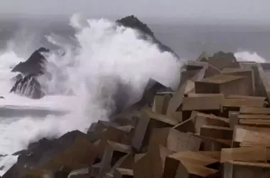 Las Islas Canarias se Enfrentan a la Borrasca Therese: Vientos Huracanados y Olas Gigantes Marcan el Inicio de la Primavera