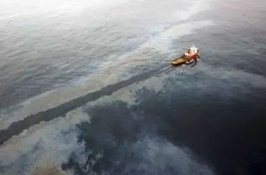 Buque ruso averiado genera alarma ambiental en el Mediterráneo