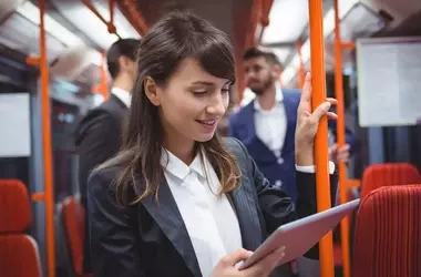 Fomentando la Sostenibilidad Empresarial a Través del Transporte de Empleados: El Rol del Ticket de Transporte