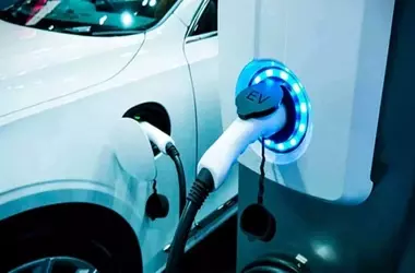 Incentivos fiscales para vehículos eléctricos en España en 2026: Ahorra hasta 3.000€ en tu declaración