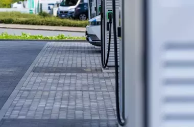 España Incumple Objetivos Europeos de Electromovilidad Pese a Impulso en Puntos de Recarga
