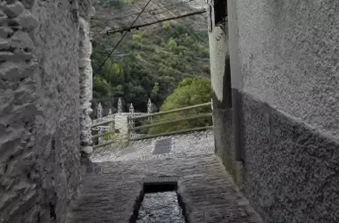 Alpujarra Conectada: Innovación y Vivienda Rural Contra la Despoblación