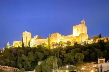 Granada Restringe Plantas Fotovoltaicas en Zonas Rurales para Proteger su Patrimonio