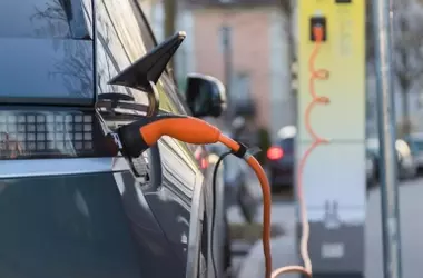 Subvenciones a vehículos eléctricos en España: el dinero público que acaba en manos de las rentas más altas