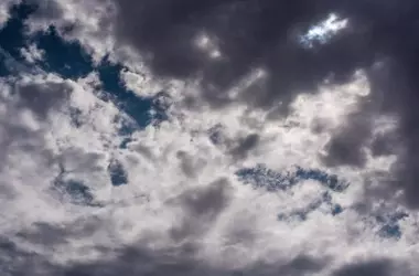 Pronóstico del Tiempo en España: Tormentas al Norte y Estabilidad al Sur el 27 de Abril