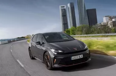 CUPRA Born VZ: Innovación Eléctrica con Amplia Autonomía y Potencia Superior