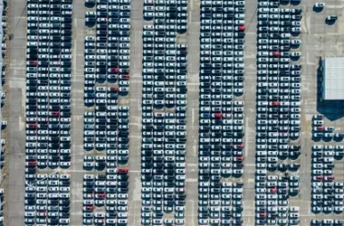 Europa Impulsa la Fabricación de Vehículos Eléctricos en un Intento por Contrarrestar el Liderazgo Chino y la Influencia Arancelaria