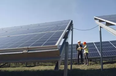 Andalucía Lidera la Transición Energética en Almería con Innovación Solar y Electromovilidad
