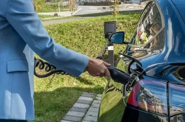 España Impulsa la Movilidad Sostenible con Inversión Millonaria en Puntos de Recarga Eléctrica