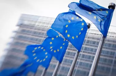 La Comisión Europea considera flexibilizar las regulaciones ambientales ante presiones geopolíticas e industriales
