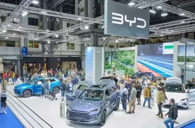 Los vehículos eléctricos logran un hito histórico de ventas en 2025, transformando la industria automotriz global