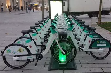Pamplona Impulsa la Movilidad Sostenible con una Ampliación de 1.500 Bicicletas Eléctricas
