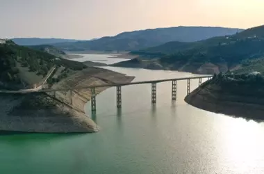 La Resiliencia Hídrica: Escudo contra la Crisis Financiera Global