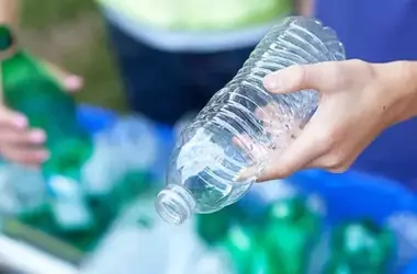 Avance Revolucionario: Enzimas Biológicas Superan Barreras para Reciclar Plástico PET Cristalino