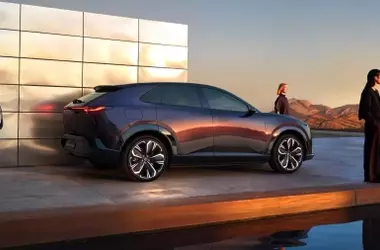 Mazda CX-6e: Fusión de Artesanía Japonesa y Tecnología en un SUV Eléctrico Premium