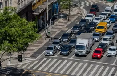 Europa Impulsa la Electromovilidad: Vehículos Eléctricos Alcanzan el 21% del Mercado y Superan a los de Combustión