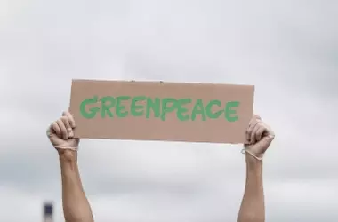 Cortometraje de Greenpeace: Bardem y Finney se unen contra la intimidación corporativa