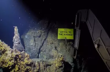 Greenpeace desafía la minería submarina en el Ártico con una protesta en las profundidades del océano