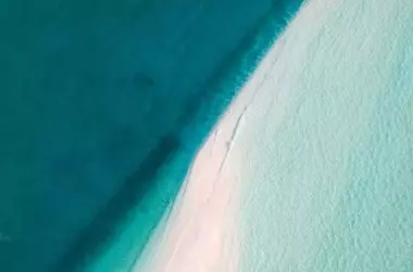 Innovador experimento con roca volcánica: ¿La solución ecológica para absorber CO₂ oceánico?