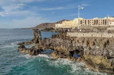 Canarias establece un nuevo marco legal para la protección de sus costas ante vertidos