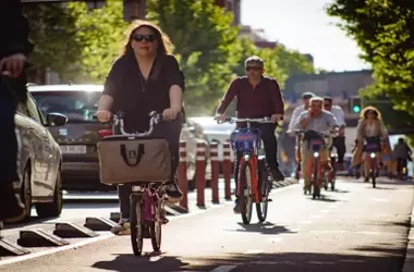 La Ley de Movilidad Sostenible en España excluye a la movilidad activa, generando críticas sociales