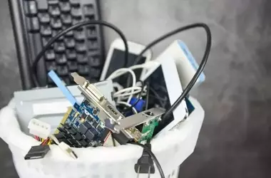 Minería Urbana: Revalorizando la Basura Electrónica como Recurso Vital
