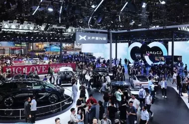 La Transformación Automotriz en China: Los Vehículos Eléctricos Superan a los de Gasolina en Ventas