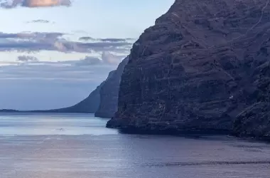 Tenerife Detiene Proyecto 'Jardines Submarinos' Tras Amplia Resistencia Cívica y Ecologista