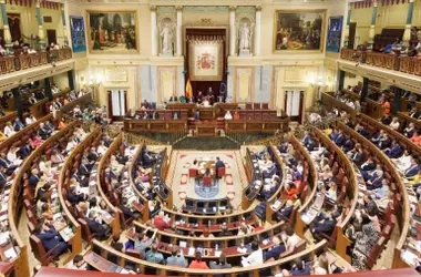 El Parlamento español impulsa un cambio crucial hacia una movilidad más ecológica y eficiente