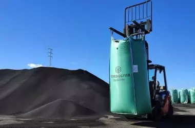 Barcelona Lidera el Asfalto Sostenible con Biocarbón de Huesos de Aceituna