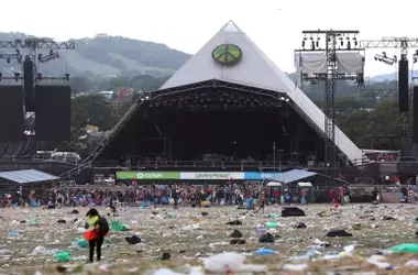 La controversia de los vasos reutilizables en eventos: Greenpeace exige regulaciones para la verdadera sostenibilidad