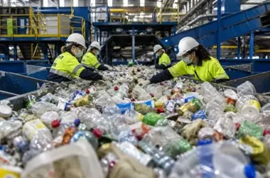 España alcanza un hito histórico en reciclaje: Ecoembes recupera 2.2 millones de toneladas de envases en un año