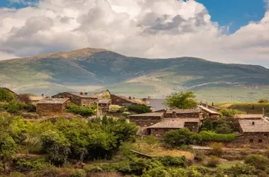 Uniendo Generaciones: Jóvenes Universitarios y Mayores Colaboran para Revitalizar la España Rural
