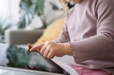Gestión Sostenible de Dispositivos Electrónicos Post-Escolares en Andalucía