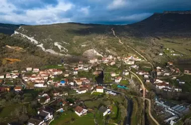 La España Rural Afronta una Crisis de Transporte Público: Más de la Mitad de sus Habitantes sin Acceso Útil