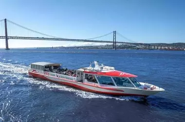 Lisboa Transforma el Tajo con Innovadora Flota de Barcos Eléctricos