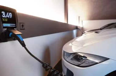 La ilegalidad de prohibir vehículos eléctricos en aparcamientos públicos